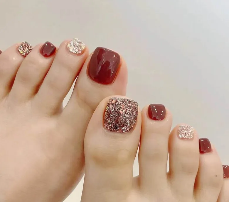 nail chân kim tuyến bắt mắt