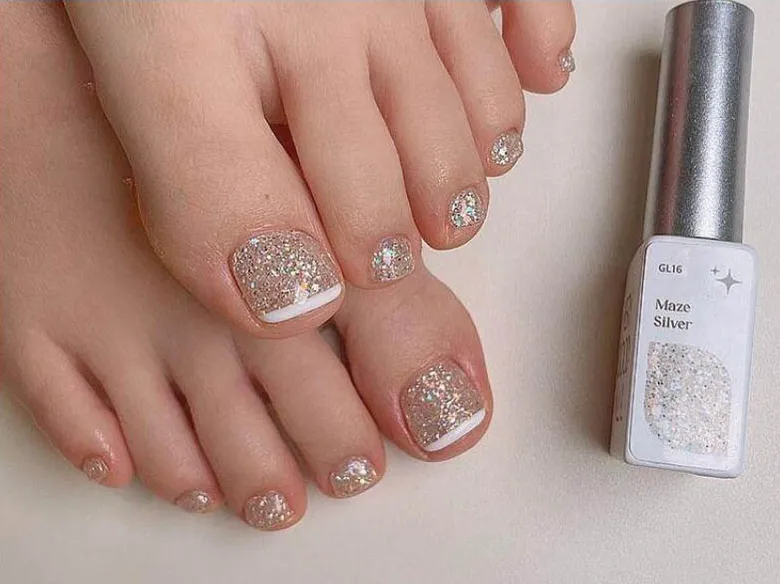 mẫu nail chân kim tuyến ấn tượng