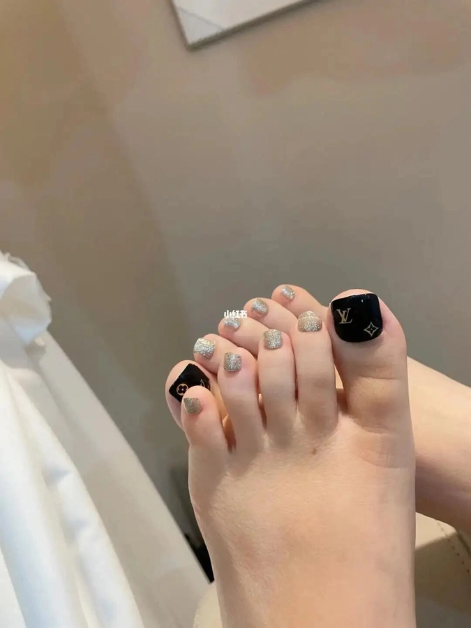 nail chân lv cuốn hút