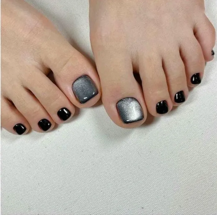 mẫu nail chân mắt mèo ấn tượng