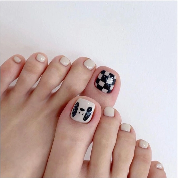 nail chân trắng đen tinh tế