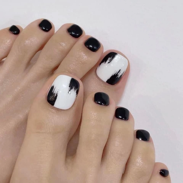 nail chân đen trắng cute đẹp