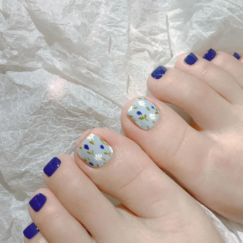 mẫu nail chân màu tím đẹp