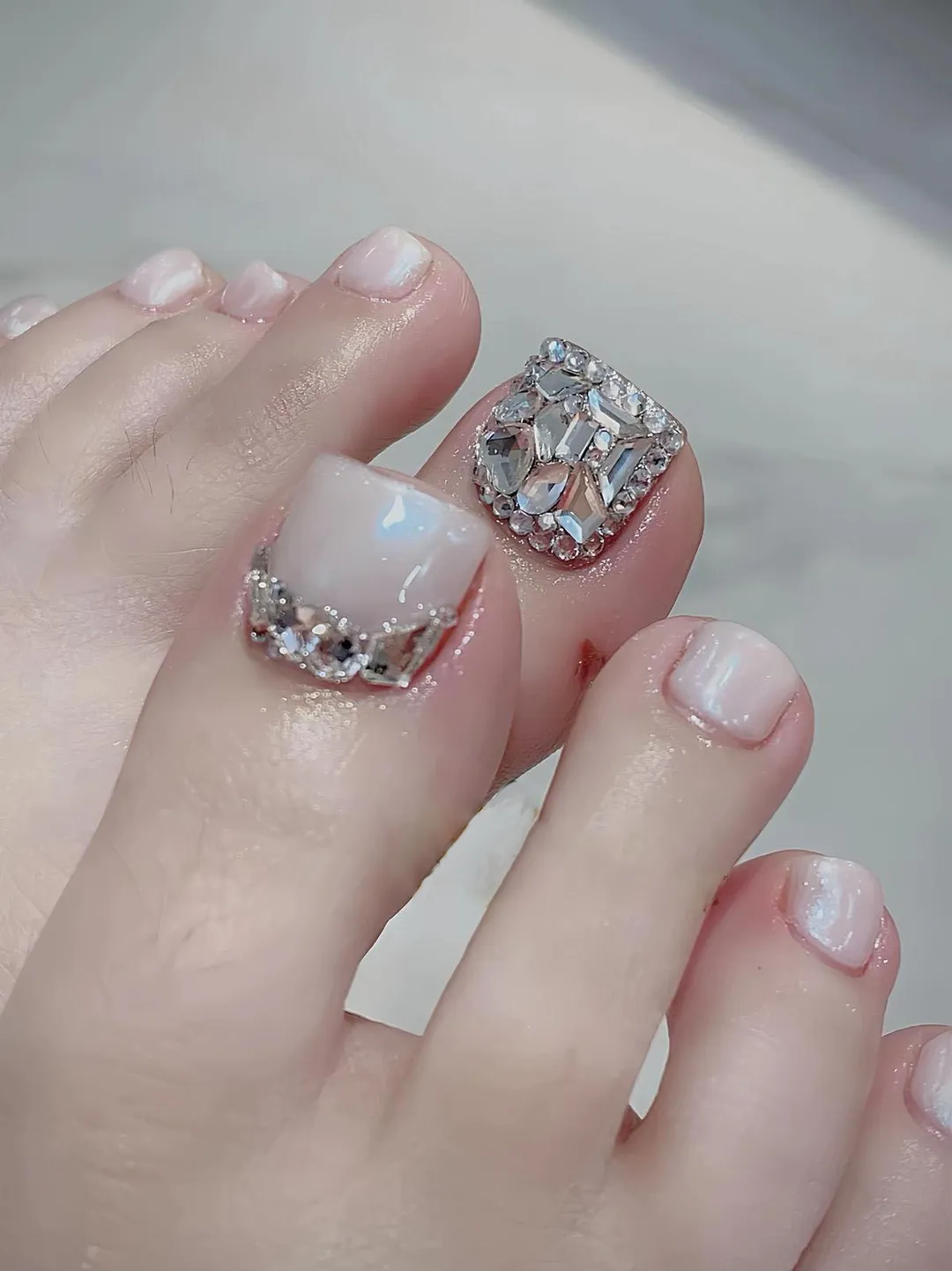 mẫu nail chân màu xám