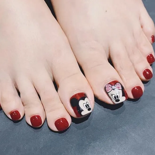 mẫu nail chân mickey xinh xắn