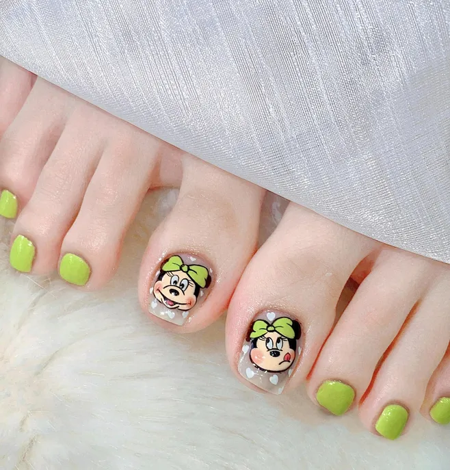 mẫu nail chân mickey