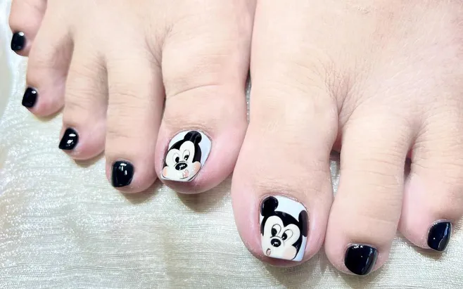 mẫu nail chân mickey đẹp