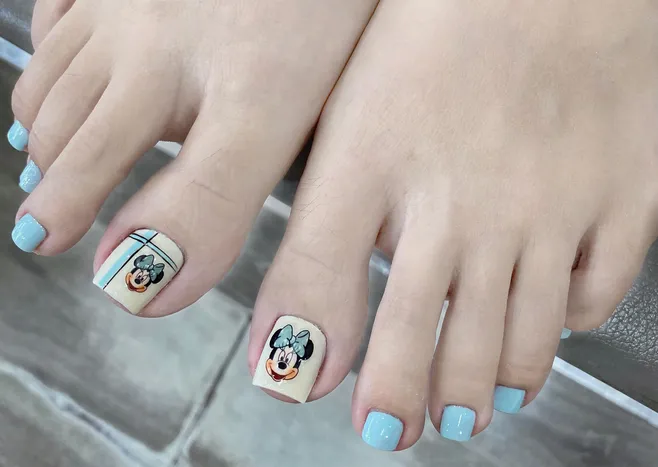 mẫu nail chân mickey đáng yêu