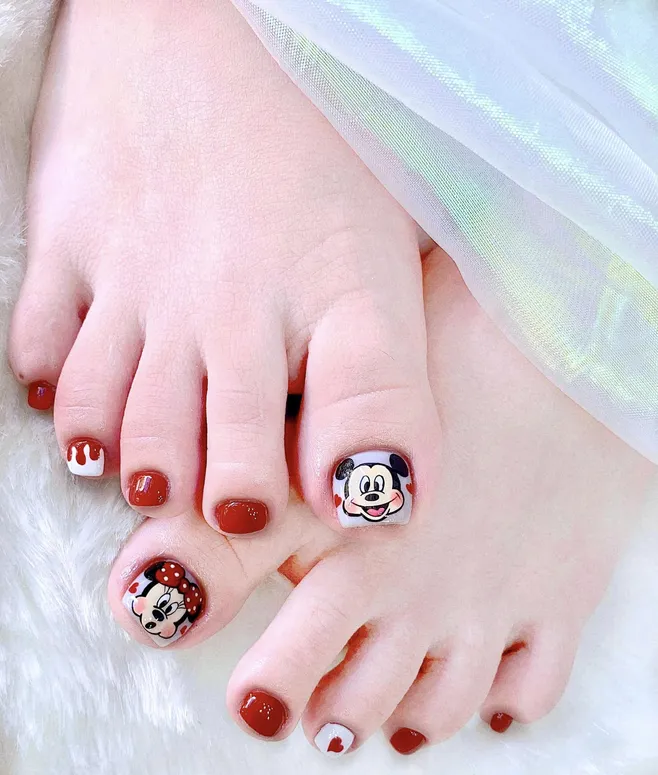 nail chân vẽ mickey ấn tượng