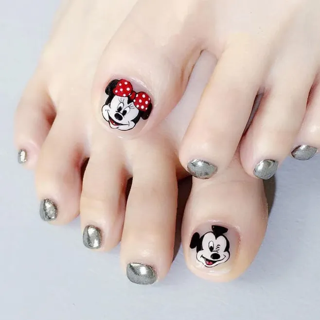 nail chân vẽ mickey nhẹ nhàng