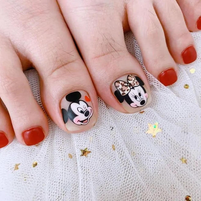 nail chân vẽ mickey cuốn hút