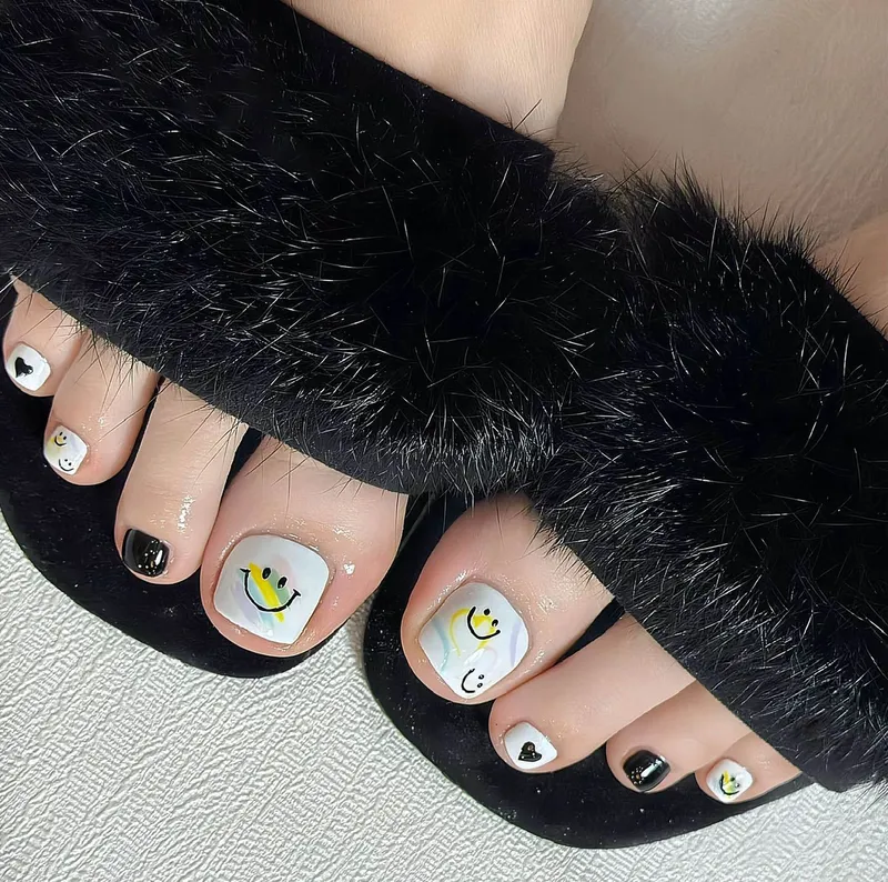 mẫu nail móng chân ngắn đẹp mắt