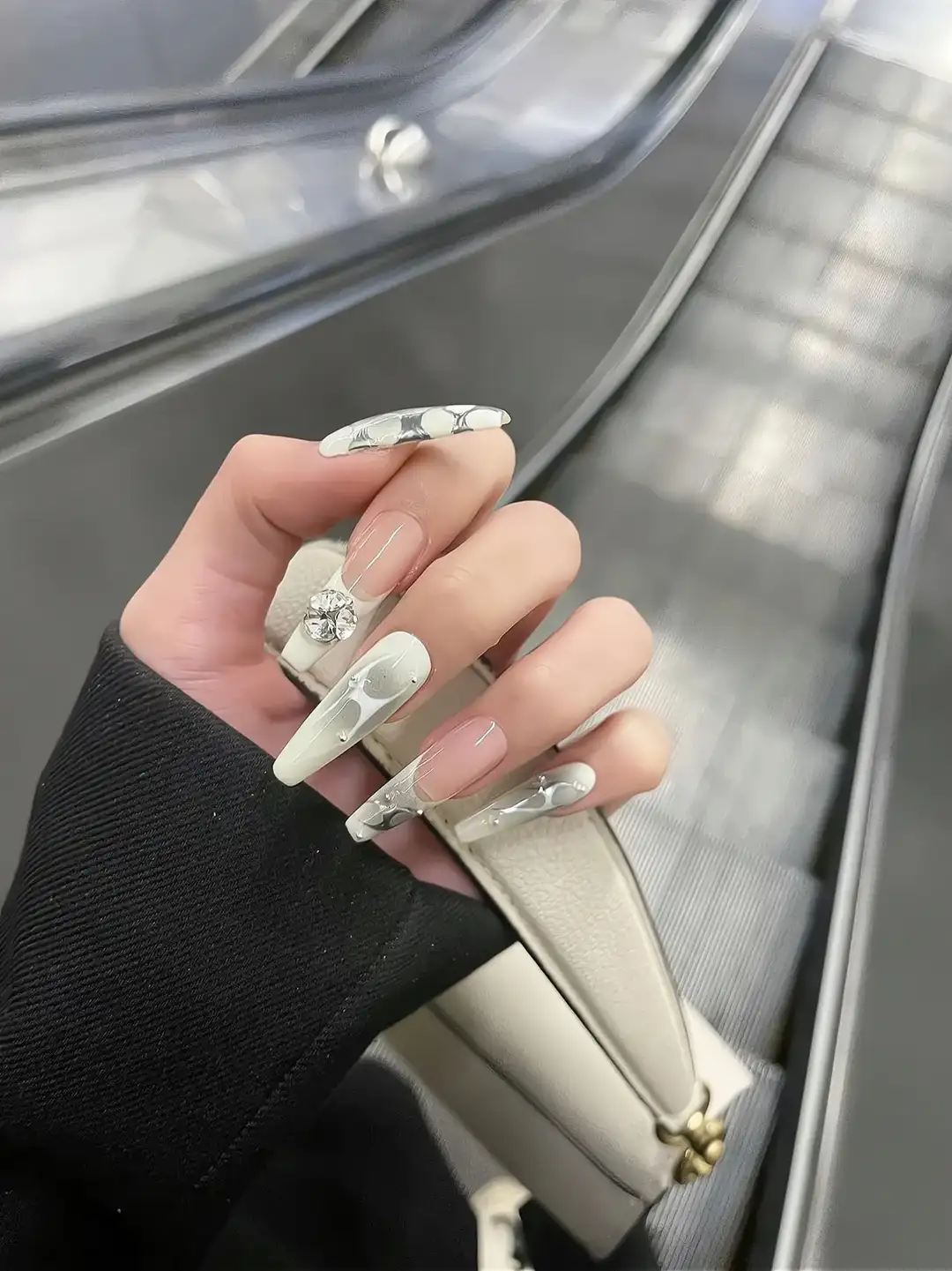 nail phong cách châu âu lấp lánh