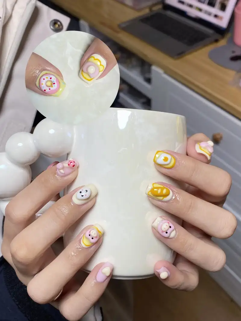 mẫu nail con heo đáng yêu