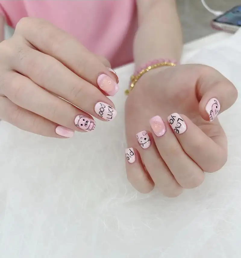 mẫu nail con heo hồng nhẹ nhàng