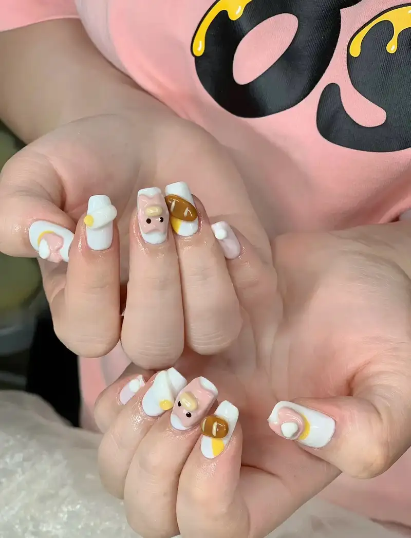 mẫu nail con heo tự tin và thoải mái