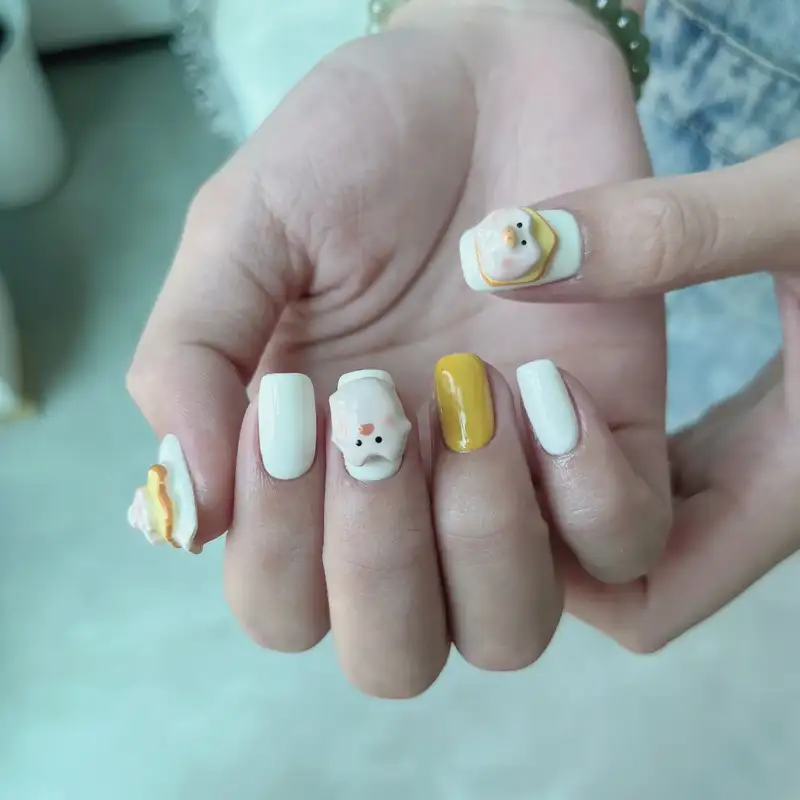 mẫu nail con heo cuốn hút