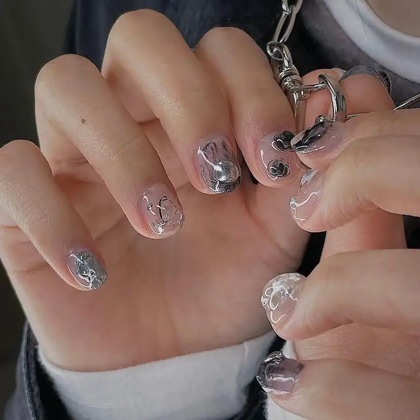 những mẫu nail độc lạ táo bạo