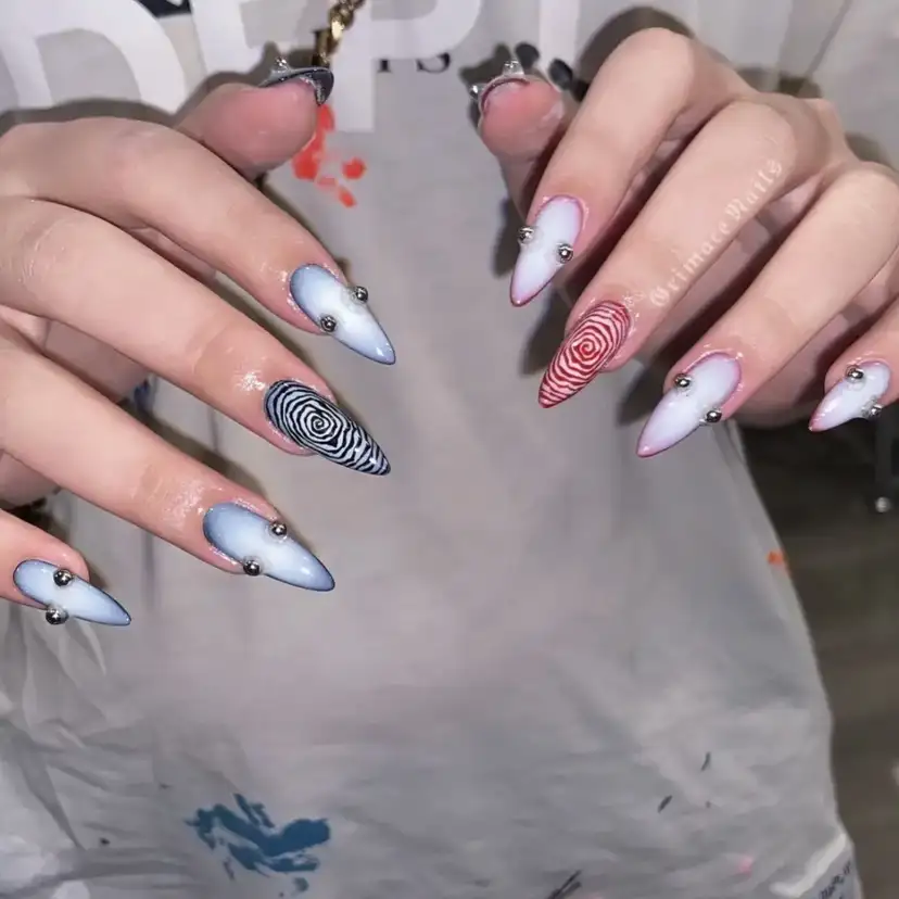 mẫu nail độc lạ nổi loạn