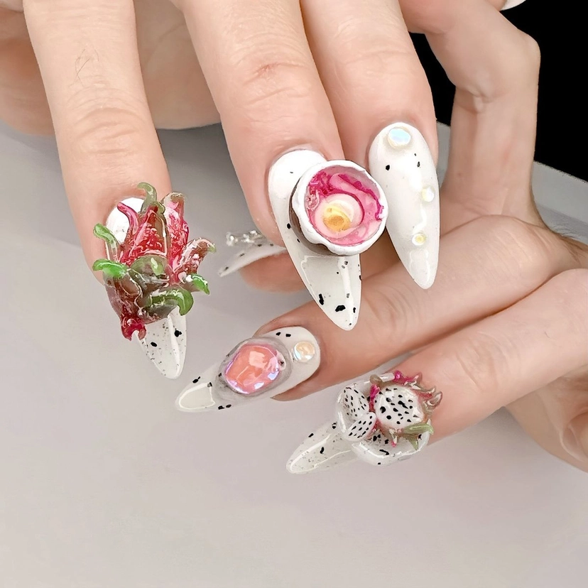 những mẫu nail độc lạ đẹp mắt