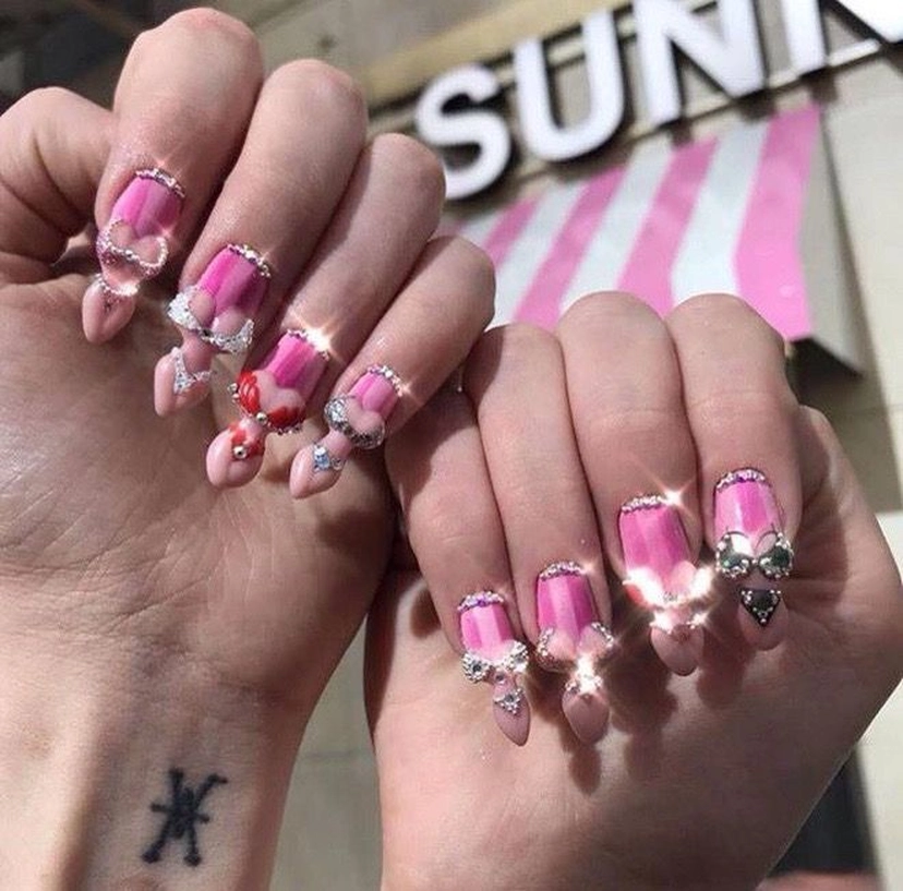 những mẫu nail độc lạ ấn tượng