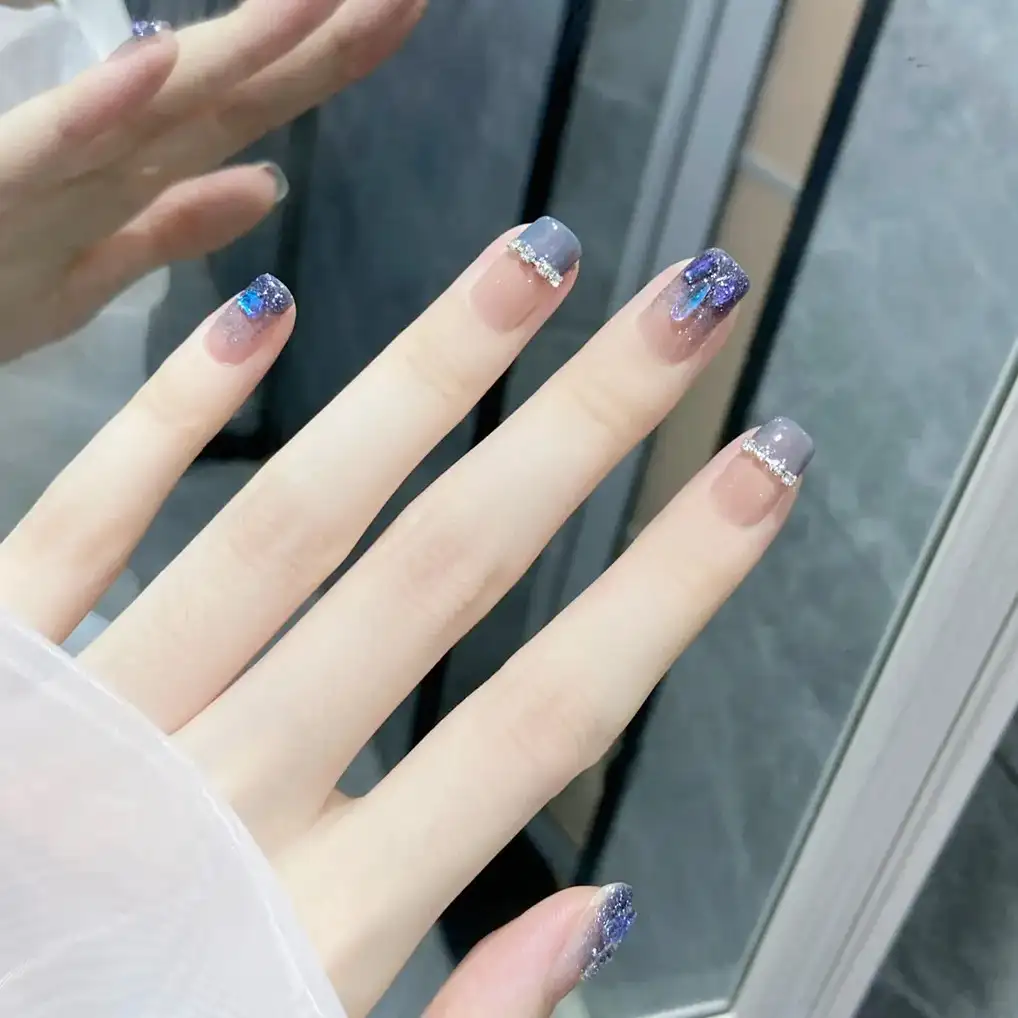 mẫu nail xanh coban lấp lánh