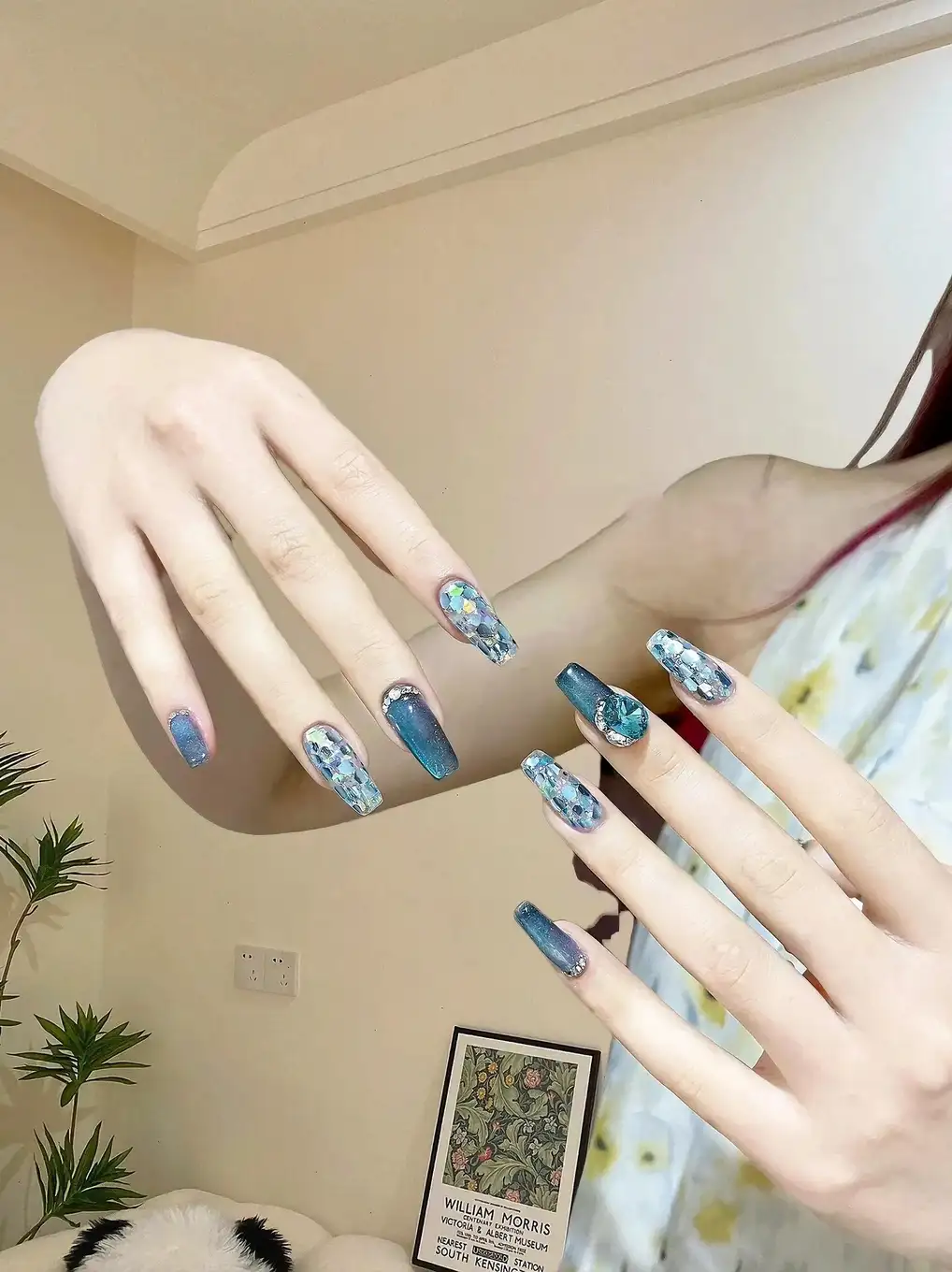 mẫu nail màu xanh coban lộng lẫy