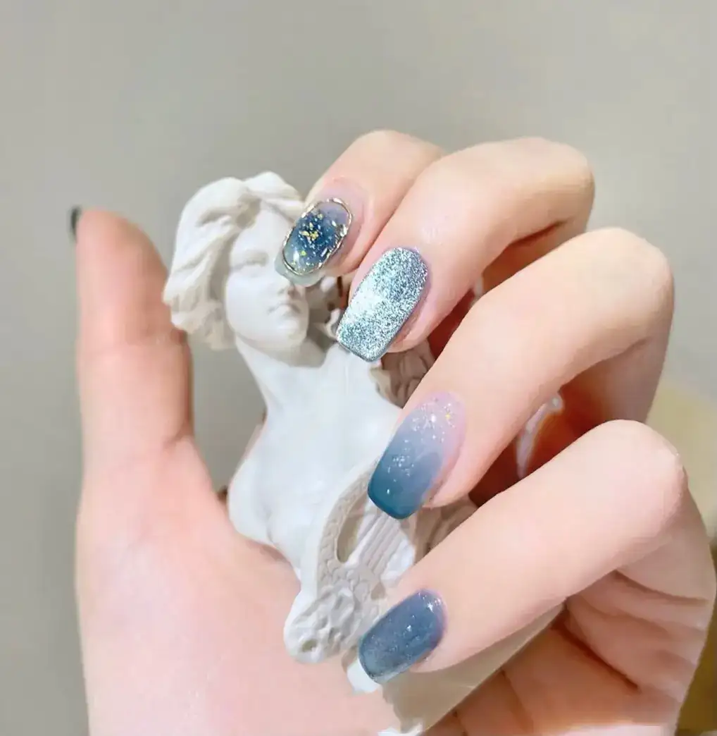 nail màu xanh coban đẳng cấp