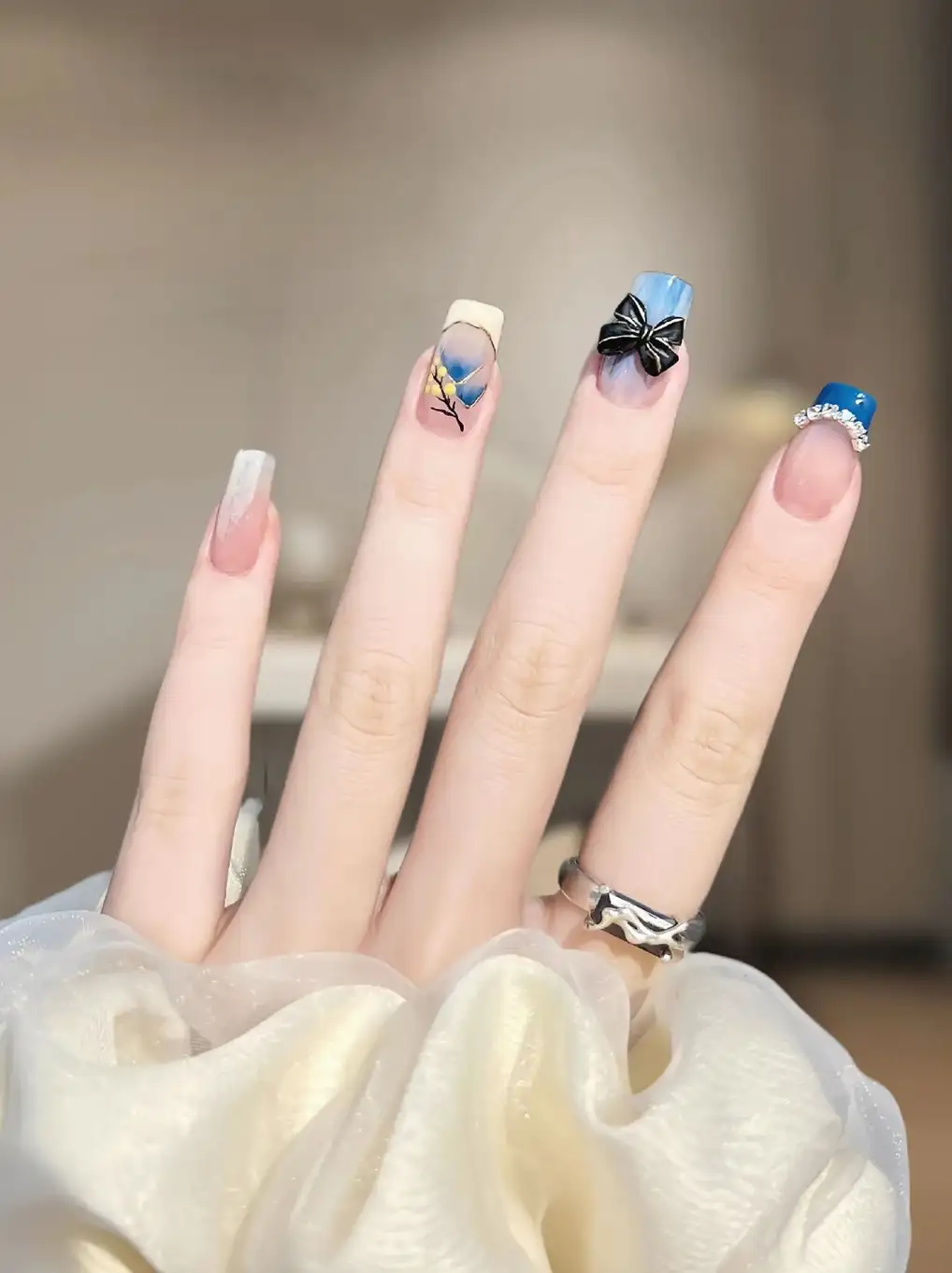 mẫu nail màu xanh coban độc đáo