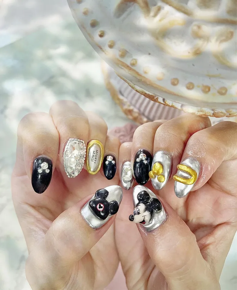 Thiết kế nail đầu mickey nổi 