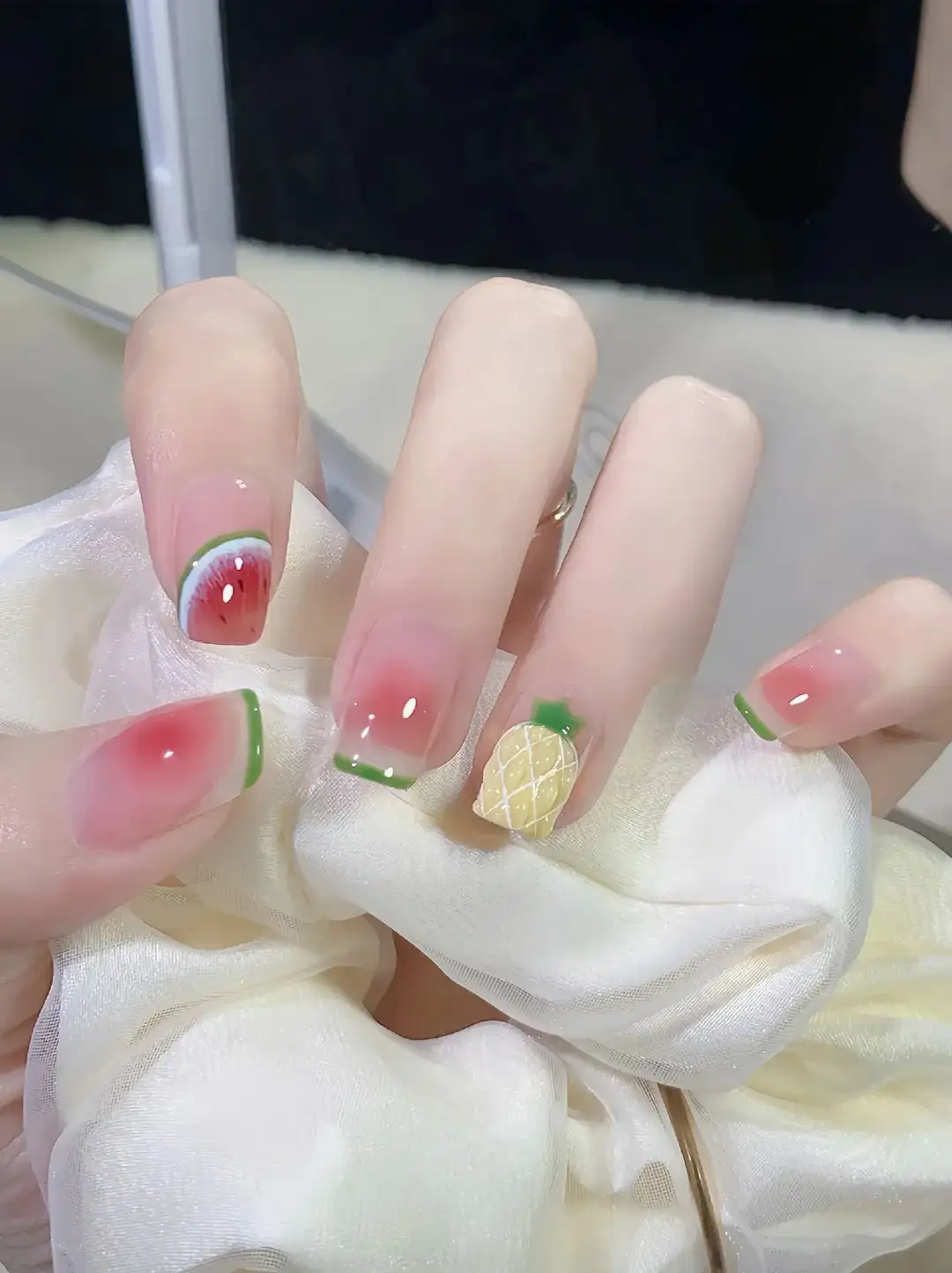 những mẫu nail trái cây hài hòa