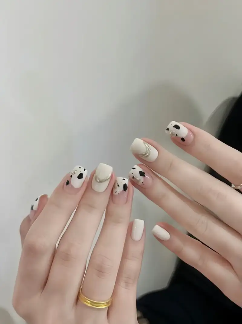 mẫu nail con bò sữa nổi bật