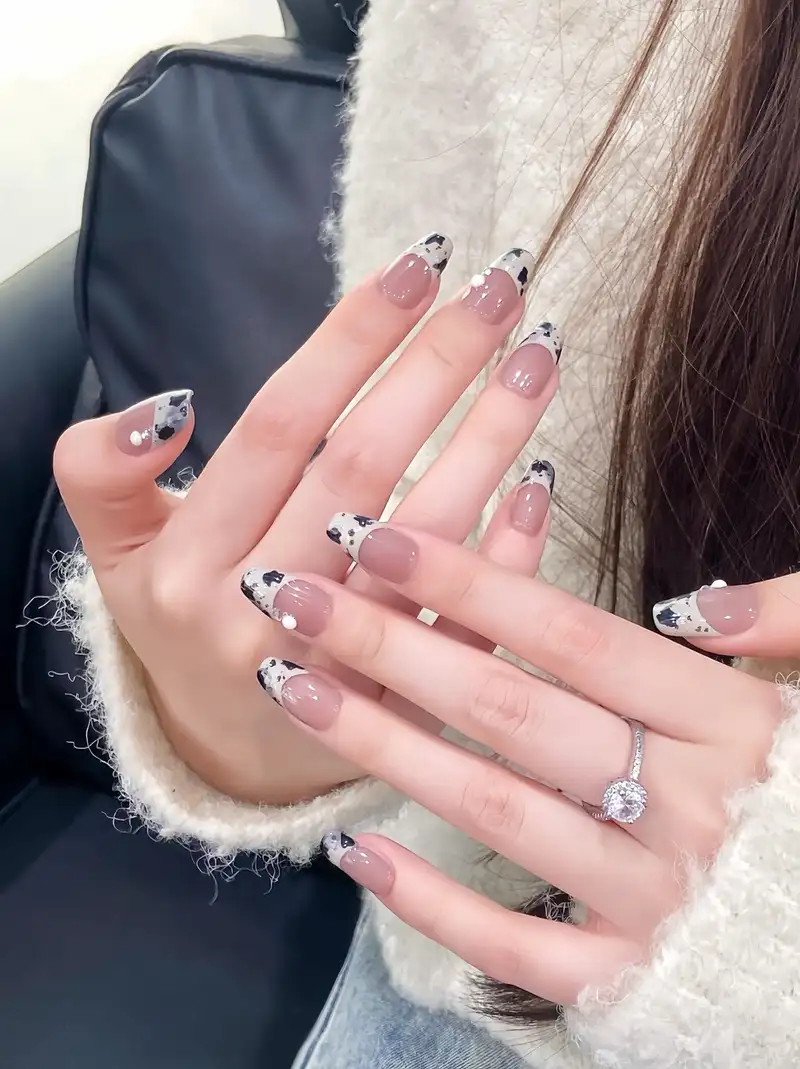 mẫu nail con bò sữa xinh xắn