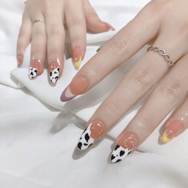 mẫu nail hình bò sữa thanh lịch