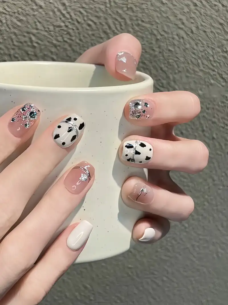 mẫu nail hình bò sữa không lỗi mốt