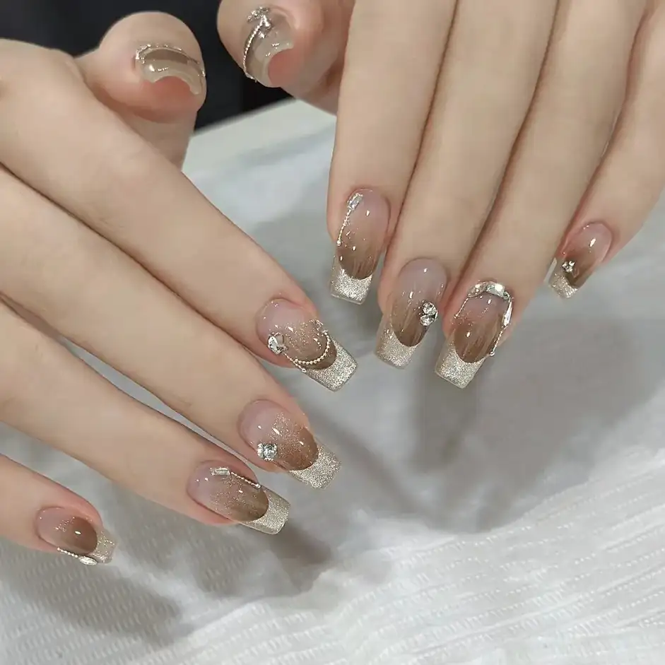 những mẫu nail đẹp cho mùa đông tinh tế