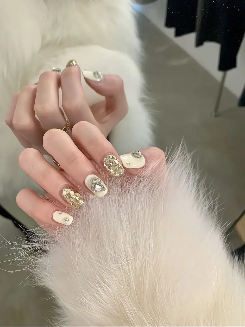 mẫu nail mùa đông sương giá và tuyết phủ