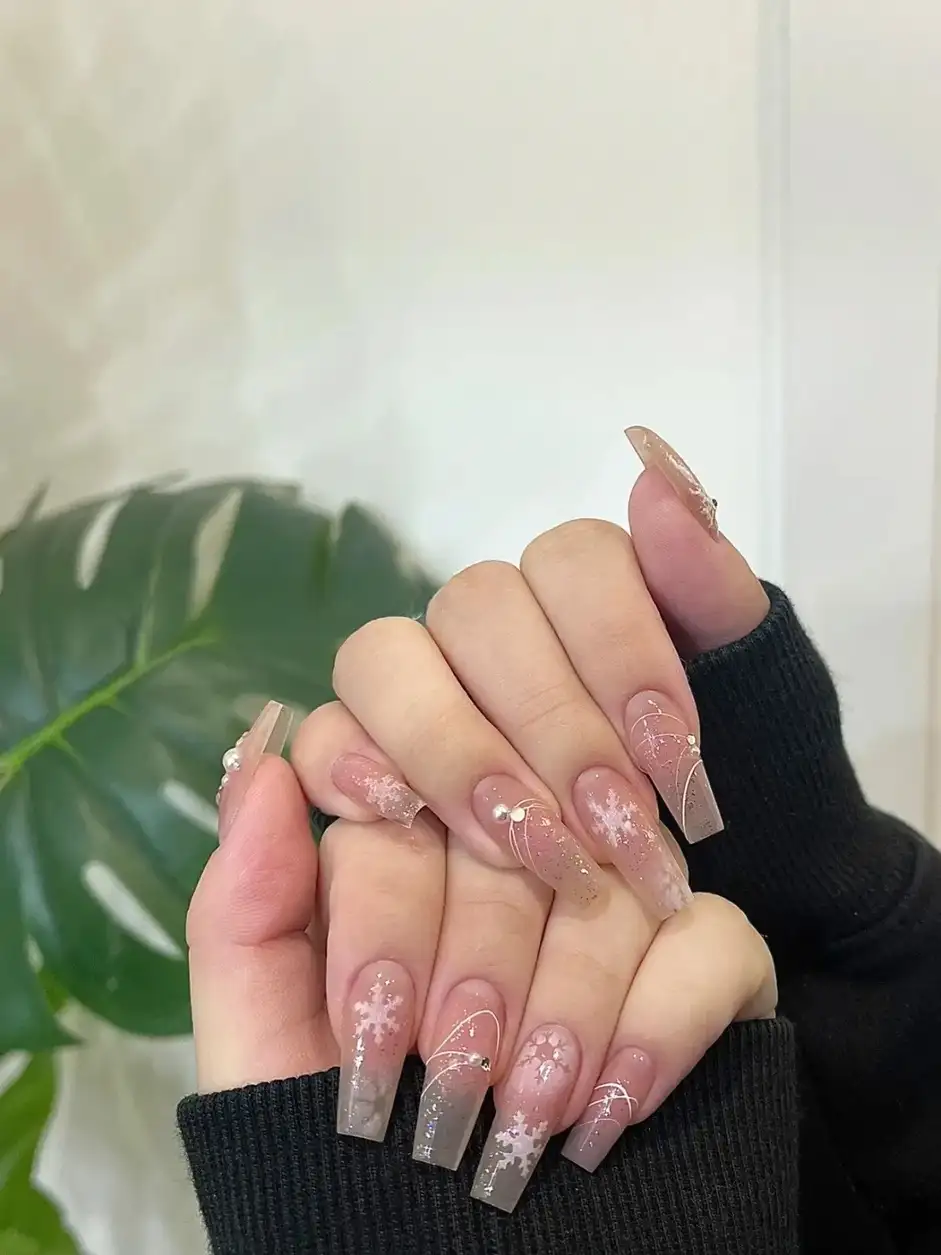 mẫu nail mùa đông lãng mạng