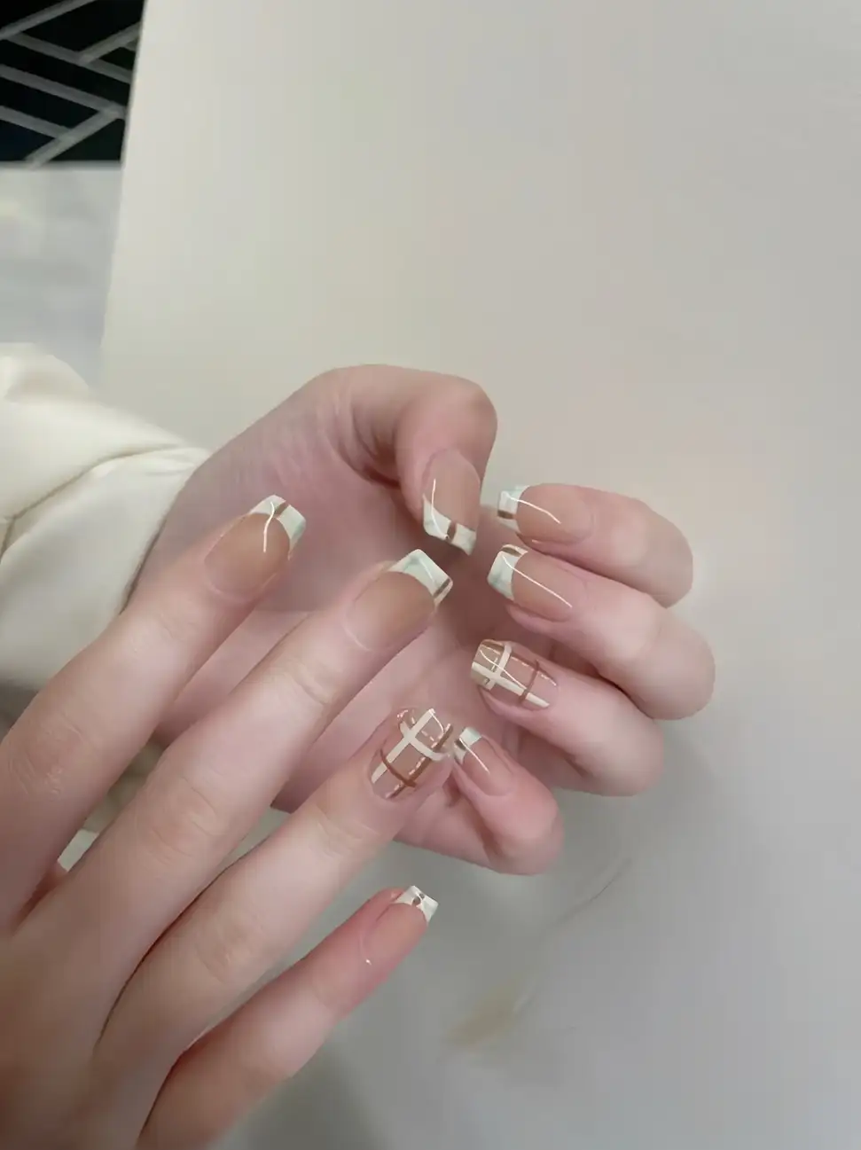 những mẫu nail kẻ caro đẹp thời thượng