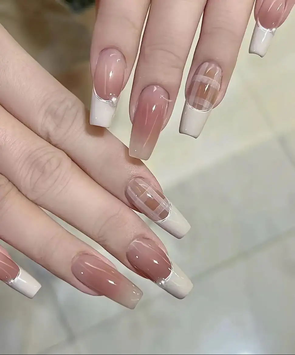 những mẫu nail kẻ caro đẹp bắt mắt 