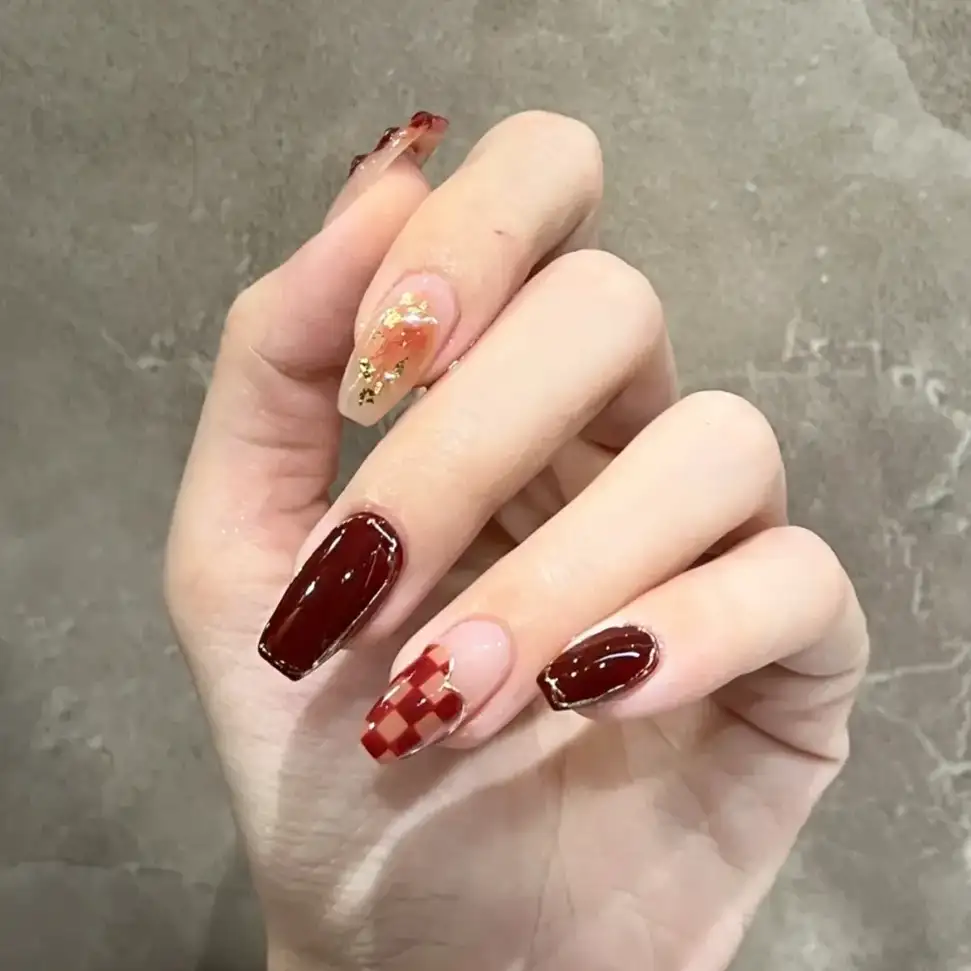 mẫu kẻ caro nail nổi bật