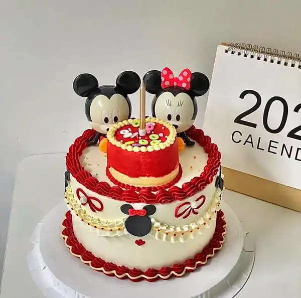 bánh sinh nhật hình con chuột mickey tinh nghịch