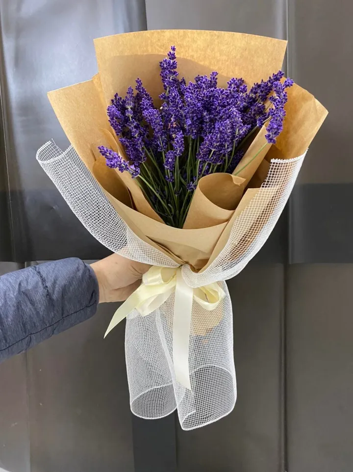 bó hoa lavender bằng len 5