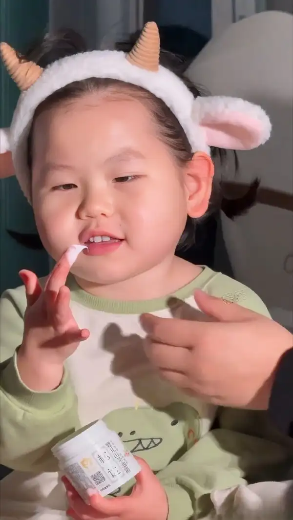 meme em bé dễ thương cute