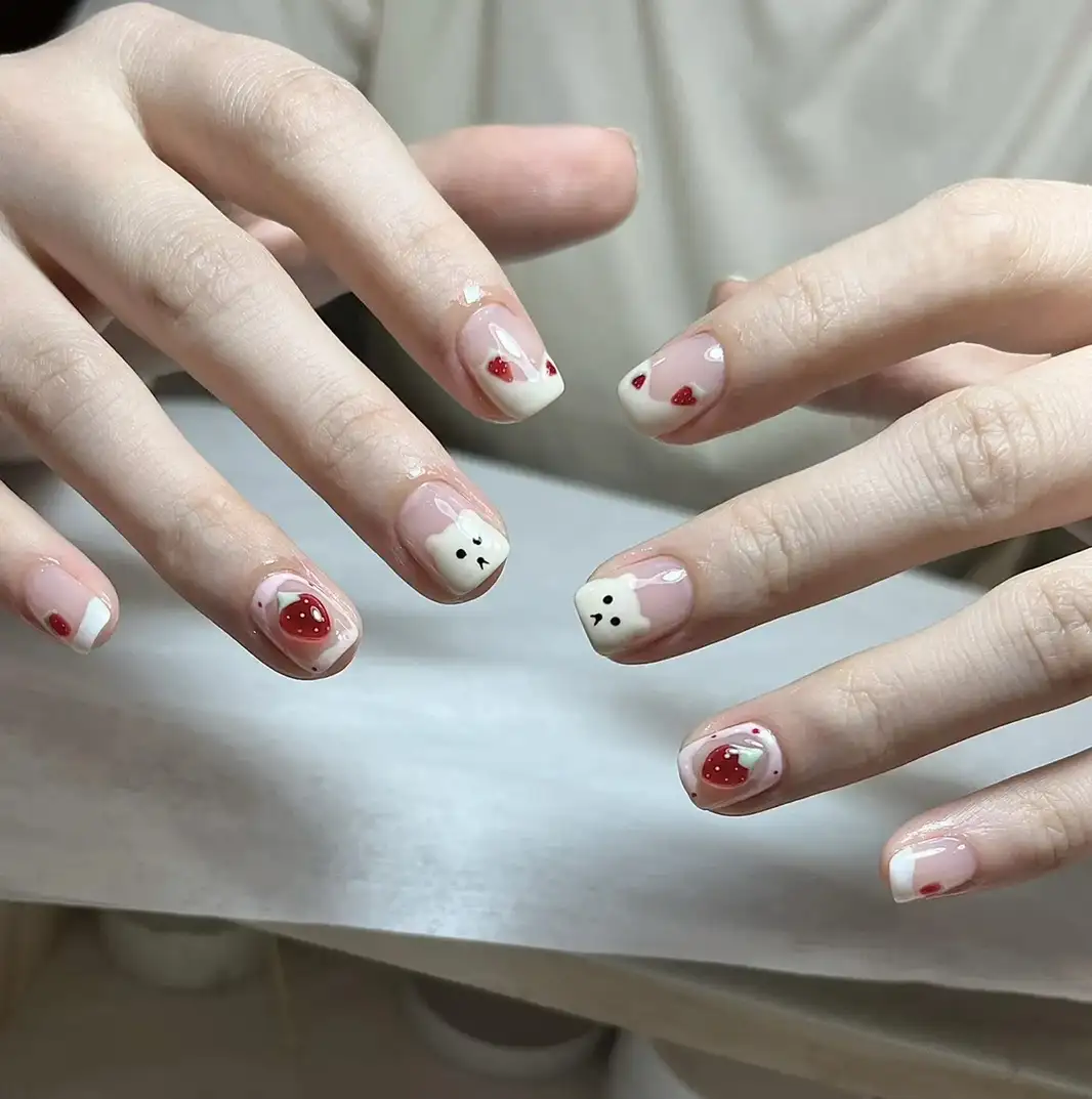 mẫu nail dâu tây nghệ thuật