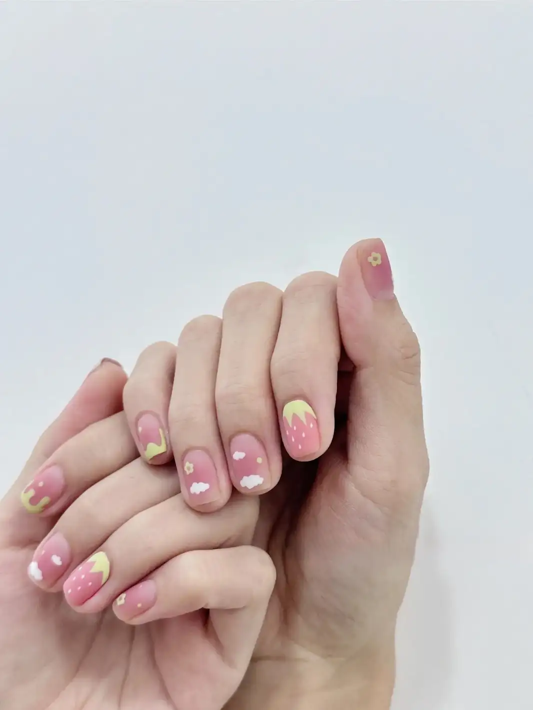 nail dâu tây tươi tắn