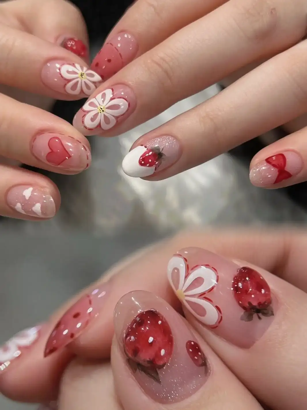 mẫu nail dâu tây mùa hè