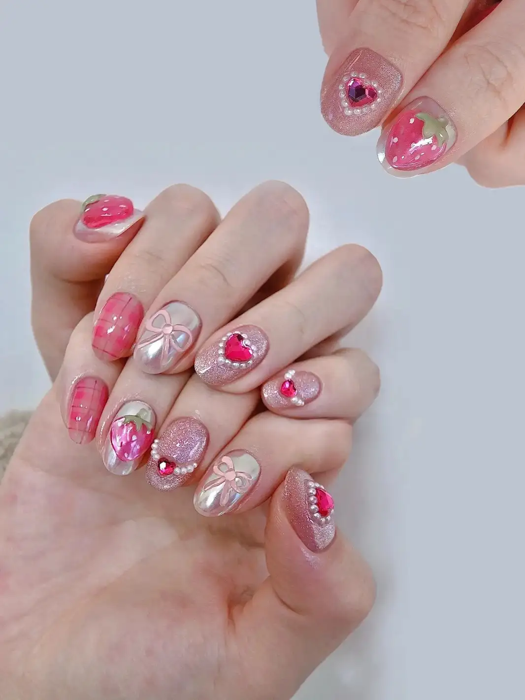 nail quả dâu tây hiện đại và cổ điển