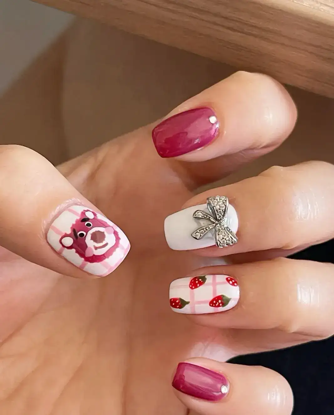 nail dâu tây mới mẻ