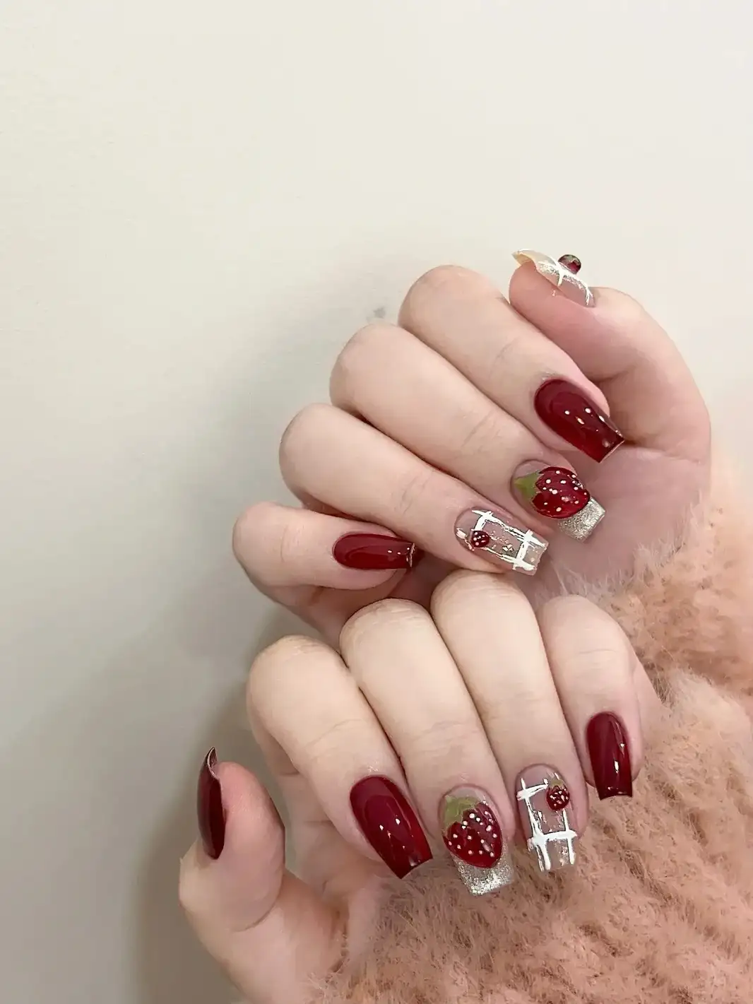 nail hình dâu tây tinh xảo